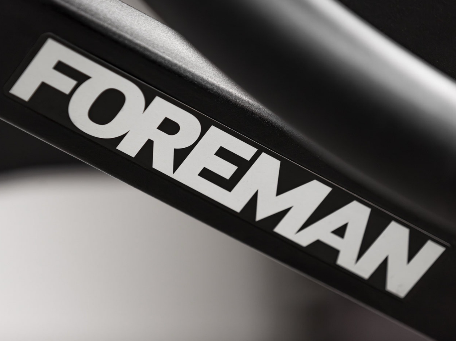 FOREMAN FP-317 — рычажная тяга сверху к груди с независимыми рычагами для максимальной гипертрофии спины
